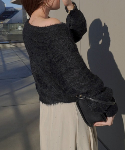 LAUIR(ラウアー)の「ボートネックシャギーニットトップス(ニット/セーター・レディース・アイボリー/ブラック・LARGE/MEDIUM)」の16枚目の写真