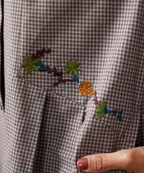 Jocomomola(ホコモモラ)の「Flor pequena チェックフラワー刺繍ワンピース(ワンピース・レディース・グリーン/ライトピンク・40)」の11枚目の写真