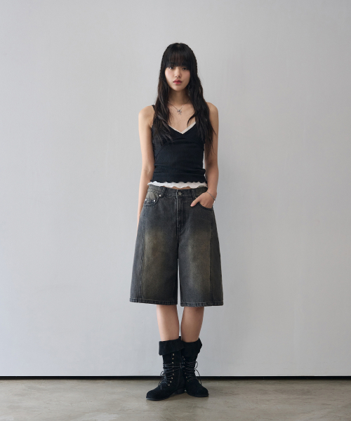 OURDAYZ（アワーデイズ）の「ウェイビーカーブドバミューダデニムパンツ[BLACK]（その他パンツ・レディース・その他・SMALL/MEDIUM/LARGE/X-LARGE）」の4枚目の写真