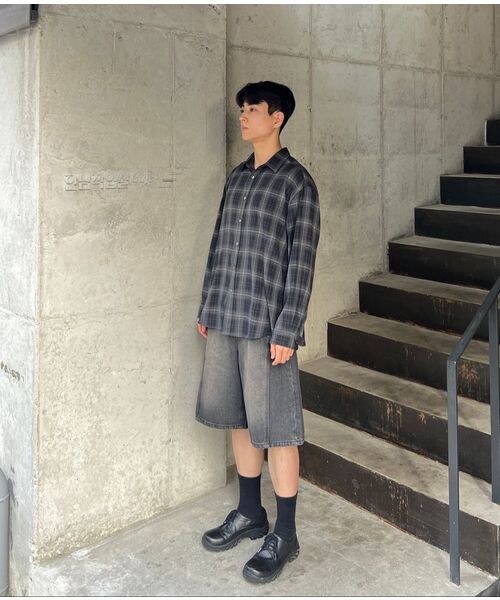 OURDAYZ（アワーデイズ）の「ウェイビーカーブドバミューダデニムパンツ[BLACK]（その他パンツ・レディース・その他・SMALL/MEDIUM/LARGE/X-LARGE）」の5枚目の写真