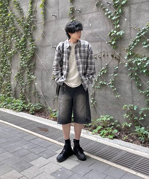 OURDAYZ（アワーデイズ）の「ウェイビーカーブドバミューダデニムパンツ[BLACK]（その他パンツ・レディース・その他・SMALL/MEDIUM/LARGE/X-LARGE）」の6枚目の写真