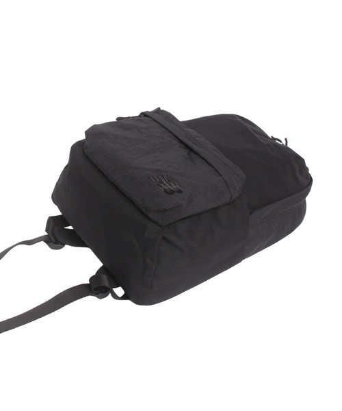 NEW BALANCE（ニューバランス）の「NewBalance デイパック 15L（バックパック/リュック・メンズ・ブラック・FREE）」の4枚目の写真