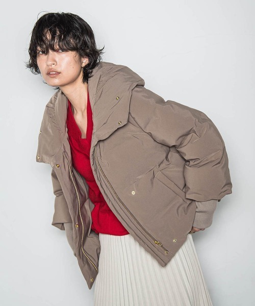 MAYSON GREY(メイソングレイ)の「袖口リブシームレスダウンジャケット(ダウンジャケット/コート・レディース・オフホワイト/ブラウン/ブラック・M/L)」の6枚目の写真