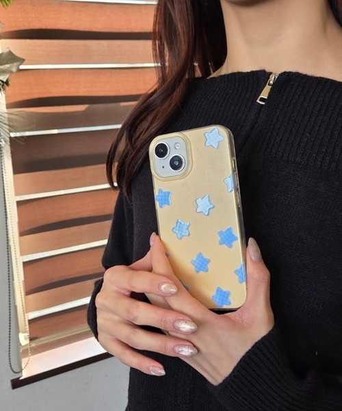 Loco Ocean(ロコオーシャン)の「チェック柄スター ポップ総柄 星 / スマホカバー iPhoneケース ( 12 / 13 / 14 / 15 / 16 / 17 )(スマホケース/カバー・レディース・ピンク/イエロー・iPhone 16/iPhone 15/iPhone 13/14/iPhone 12)」の3枚目の写真