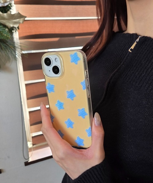 Loco Ocean(ロコオーシャン)の「チェック柄スター ポップ総柄 星 / スマホカバー iPhoneケース ( 12 / 13 / 14 / 15 / 16 / 17 )(スマホケース/カバー・レディース・ピンク/イエロー・iPhone 16/iPhone 15/iPhone 13/14/iPhone 12)」の4枚目の写真