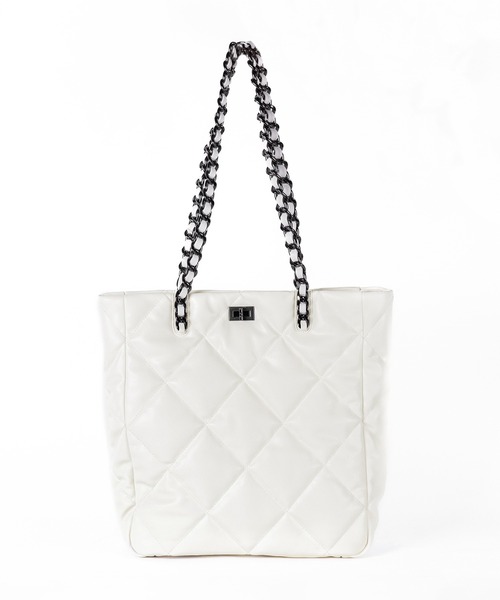 me+em select(ミームセレクト)の「【 A4収納可 】キルティングスクエアチェーンバッグ/ quilted Square Chain Bag(ショルダーバッグ・レディース・アイボリー/ブラック・FREE)」の1枚目の写真