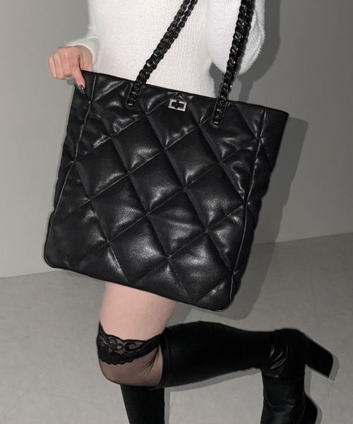 me+em select(ミームセレクト)の「【 A4収納可 】キルティングスクエアチェーンバッグ/ quilted Square Chain Bag(ショルダーバッグ・レディース・アイボリー/ブラック・FREE)」の7枚目の写真