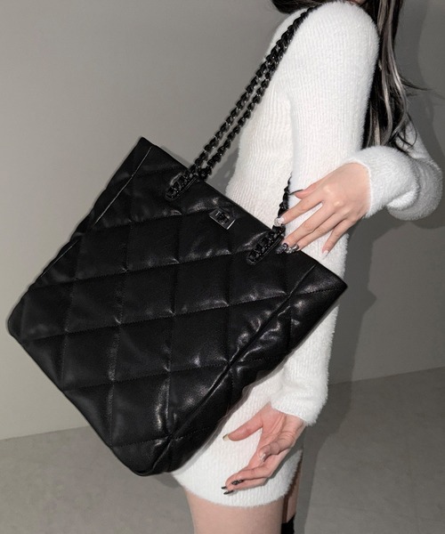 me+em select(ミームセレクト)の「【 A4収納可 】キルティングスクエアチェーンバッグ/ quilted Square Chain Bag(ショルダーバッグ・レディース・アイボリー/ブラック・FREE)」の10枚目の写真