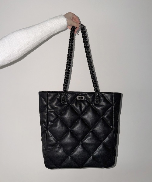 me+em select(ミームセレクト)の「【 A4収納可 】キルティングスクエアチェーンバッグ/ quilted Square Chain Bag(ショルダーバッグ・レディース・アイボリー/ブラック・FREE)」の14枚目の写真