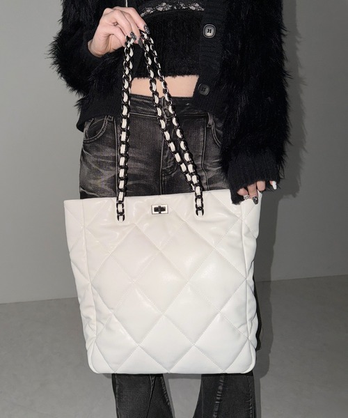 me+em select(ミームセレクト)の「【 A4収納可 】キルティングスクエアチェーンバッグ/ quilted Square Chain Bag(ショルダーバッグ・レディース・アイボリー/ブラック・FREE)」の18枚目の写真