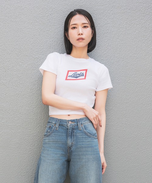 Levi's(リーバイス)の「Levi's/リーバイス グラフィック エッセンシャル スポーティ Tシャツ(Tシャツ/カットソー・レディース・ホワイト・M/S/XS)」の1枚目の写真