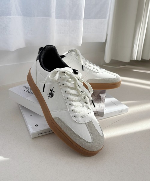 U.S. POLO ASSN.（ユーエスポロアッスン）の「【U.S. POLO ASSN.】カジュアル ローカット レザーライク スニーカー（スニーカー・レディース・ホワイト×ブラック/ベージュ系その他/ネイビー×ホワイト・22.5/23/23.5/24/24.5）」の5枚目の写真