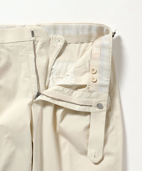 GTA（ジーティーアー）の「【別注】GTA / HERRICK ストレッチ コットン ギャバジン サイドアジャスター 2プリーツ スラックス（その他パンツ・メンズ・オフホワイト/ベージュ・48/46/44）」の13枚目の写真