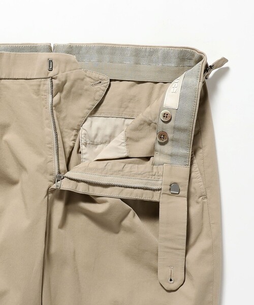 GTA（ジーティーアー）の「【別注】GTA / HERRICK ストレッチ コットン ギャバジン サイドアジャスター 2プリーツ スラックス（その他パンツ・メンズ・オフホワイト/ベージュ・48/46/44）」の7枚目の写真
