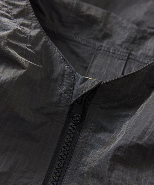 FREAK'S STORE（フリークスストア）の「アウトドア リップストップ ナイロン ワンポイントロゴ ジップアップパーカー ショーツ バッグ 3Pセット/セットアップ（ナイロンジャケット・メンズ・ワインレッド/ブラック/チャコールグレー/その他9/オレンジ・SMALL/LARGE/MEDIUM）」の8枚目の写真