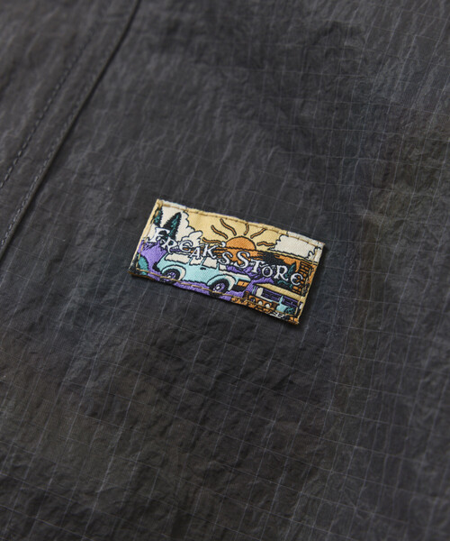 FREAK'S STORE（フリークスストア）の「アウトドア リップストップ ナイロン ワンポイントロゴ ジップアップパーカー ショーツ バッグ 3Pセット/セットアップ（ナイロンジャケット・メンズ・ワインレッド/ブラック/チャコールグレー/その他9/オレンジ・SMALL/LARGE/MEDIUM）」の9枚目の写真