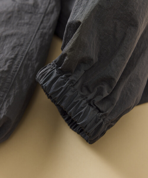 FREAK'S STORE（フリークスストア）の「アウトドア リップストップ ナイロン ワンポイントロゴ ジップアップパーカー ショーツ バッグ 3Pセット/セットアップ（ナイロンジャケット・メンズ・ワインレッド/ブラック/チャコールグレー/その他9/オレンジ・SMALL/LARGE/MEDIUM）」の12枚目の写真