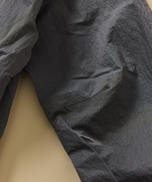 FREAK'S STORE（フリークスストア）の「アウトドア リップストップ ナイロン ワンポイントロゴ ジップアップパーカー ショーツ バッグ 3Pセット/セットアップ（ナイロンジャケット・メンズ・ワインレッド/ブラック/チャコールグレー/その他9/オレンジ・SMALL/LARGE/MEDIUM）」の21枚目の写真