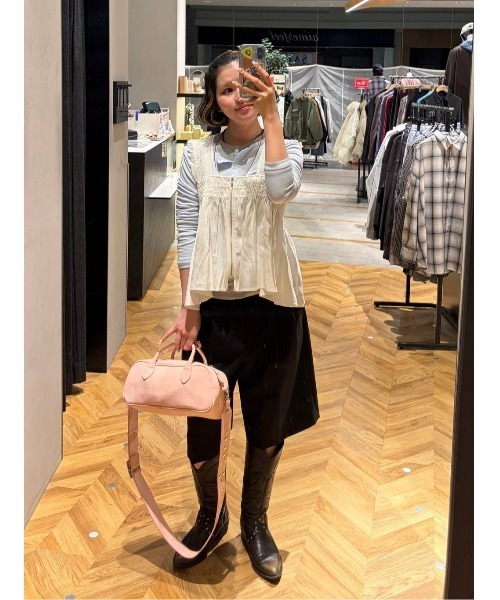 JEANASIS（ジーナシス）の「シャーリングギャザーZIP NS/659556（ベスト・レディース・ブラック/オフホワイト/カーキ・FREE）」の20枚目の写真