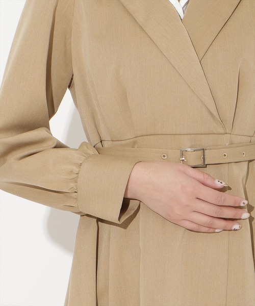 AND COUTURE(アンドクチュール)の「ダブルカラーワンピース(ワンピース・レディース・ベージュ/ライトグレー/ネイビー・SMALL/MEDIUM)」の4枚目の写真