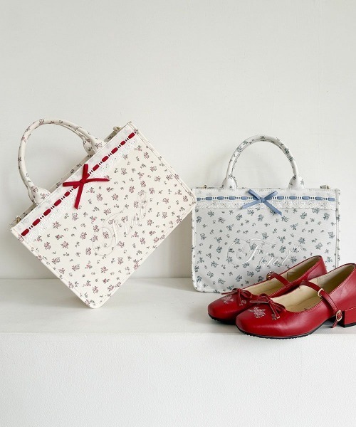 F i.n.t(フィント)の「はしごリボン小花柄トートバッグ(トートバッグ・レディース・ライトブルー/レッド・FREE)」の2枚目の写真