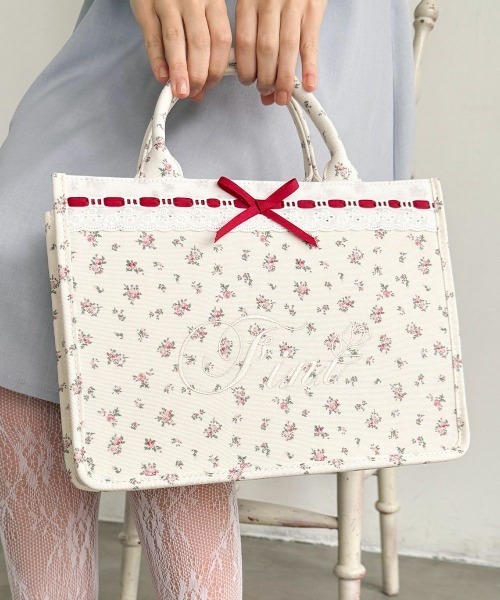 F i.n.t(フィント)の「はしごリボン小花柄トートバッグ(トートバッグ・レディース・ライトブルー/レッド・FREE)」の5枚目の写真
