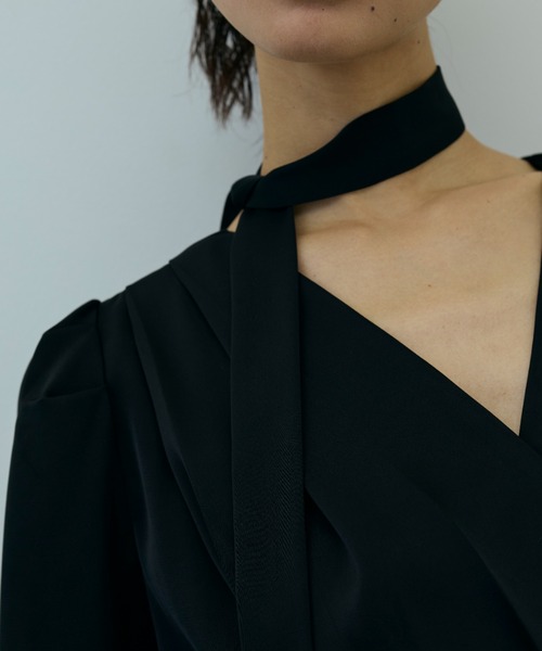 DRWCYS（ドロシーズ）の「タックVネックサテンブラウス（シャツ/ブラウス・レディース・ブラック/ブルー・FREE）」の10枚目の写真