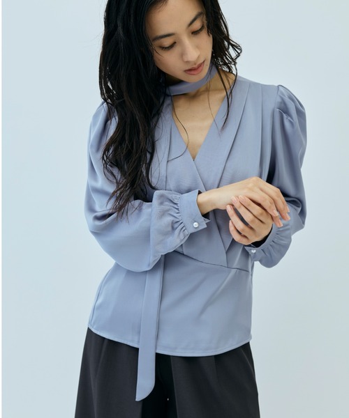 DRWCYS（ドロシーズ）の「タックVネックサテンブラウス（シャツ/ブラウス・レディース・ブラック/ブルー・FREE）」の16枚目の写真