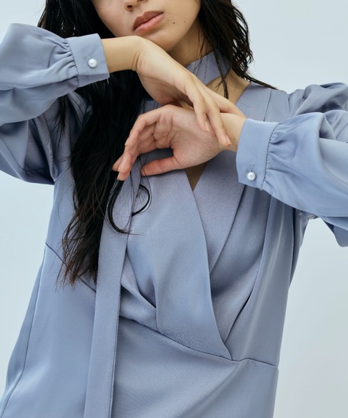 DRWCYS（ドロシーズ）の「タックVネックサテンブラウス（シャツ/ブラウス・レディース・ブラック/ブルー・FREE）」の18枚目の写真