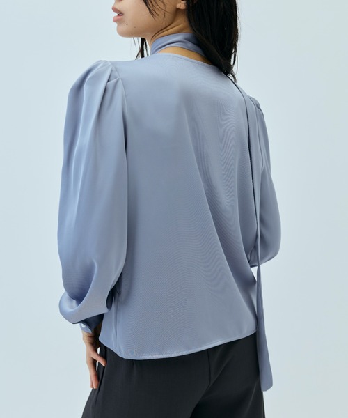 DRWCYS（ドロシーズ）の「タックVネックサテンブラウス（シャツ/ブラウス・レディース・ブラック/ブルー・FREE）」の19枚目の写真