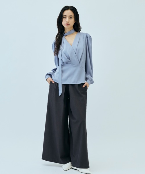 DRWCYS（ドロシーズ）の「タックVネックサテンブラウス（シャツ/ブラウス・レディース・ブラック/ブルー・FREE）」の20枚目の写真