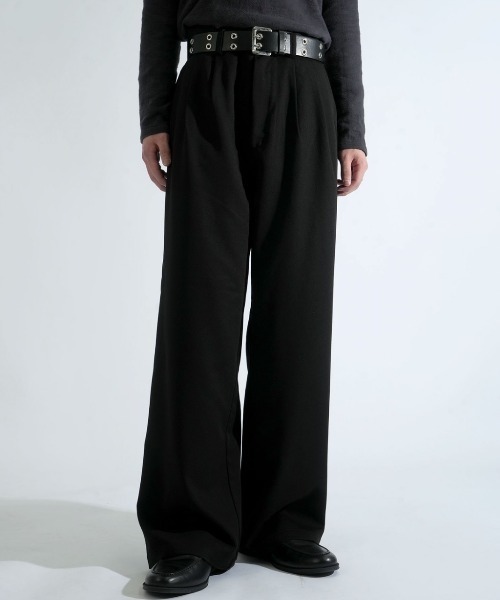 NOIZY(ノイジー)の「two tuck baggy trousers/ツータック バギー トラウザー タックワイドパンツ(スラックス・メンズ・チャコールグレー/グレー系その他/ブラック・LARGE/MEDIUM)」の1枚目の写真