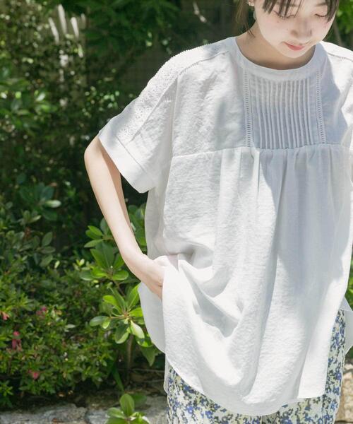 ITEMS URBANRESEARCH(アイテムズ アーバンリサーチ)の「ピンタックレースブラウス(シャツ/ブラウス・レディース・ブラック/ライトブルー/キャメル/オフホワイト・FREE)」の2枚目の写真