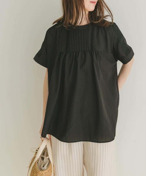 ITEMS URBANRESEARCH(アイテムズ アーバンリサーチ)の「ピンタックレースブラウス(シャツ/ブラウス・レディース・ブラック/ライトブルー/キャメル/オフホワイト・FREE)」の1枚目の写真