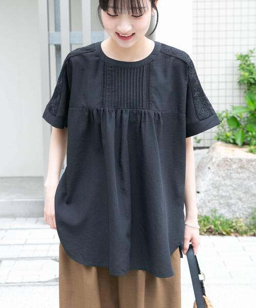 ITEMS URBANRESEARCH（アイテムズ アーバンリサーチ）の「ピンタックレースブラウス（シャツ/ブラウス・レディース・ブラック/ライトブルー/キャメル/オフホワイト・FREE）」の15枚目の写真