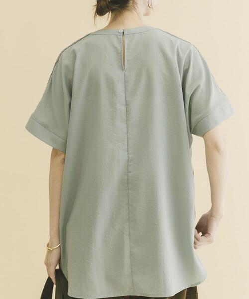 ITEMS URBANRESEARCH(アイテムズ アーバンリサーチ)の「ピンタックレースブラウス(シャツ/ブラウス・レディース・ブラック/ライトブルー/キャメル/オフホワイト・FREE)」の11枚目の写真