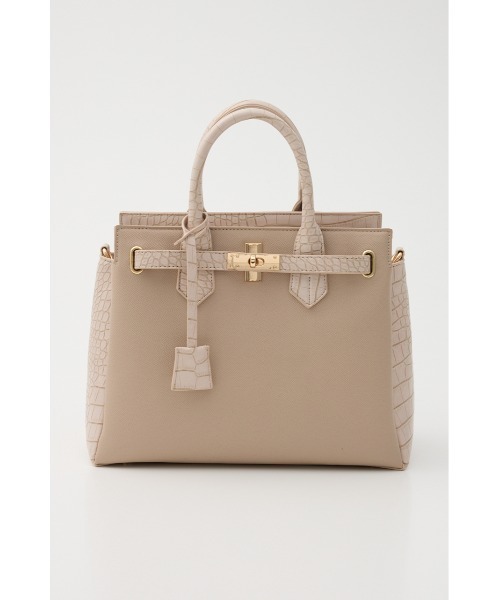 rienda（リエンダ）の「【森香澄さん着用】ベルトデザインカデナバッグ（ショルダーバッグ・レディース・ベージュ/ピンク/ライトブルー/ブラック・FREE）」の3枚目の写真