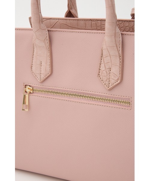 rienda（リエンダ）の「【森香澄さん着用】ベルトデザインカデナバッグ（ショルダーバッグ・レディース・ベージュ/ピンク/ライトブルー/ブラック・FREE）」の17枚目の写真