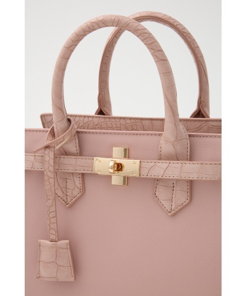 rienda（リエンダ）の「【森香澄さん着用】ベルトデザインカデナバッグ（ショルダーバッグ・レディース・ベージュ/ピンク/ライトブルー/ブラック・FREE）」の19枚目の写真