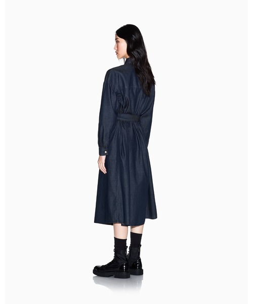 ARMANI EXCHANGE(アルマーニエクスチェンジ)の「【A|X アルマーニ エクスチェンジ】WE インディゴブルー シャンブレーシャツワンピース(シャツワンピース・レディース・インディゴブルー・0/4/6/2)」の2枚目の写真