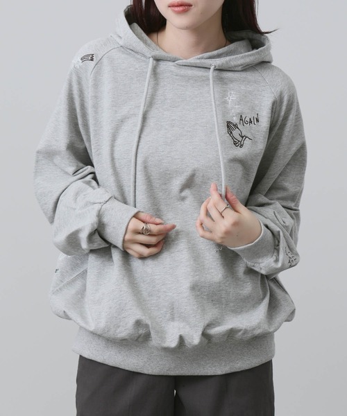 NAVY（ネイビー）の「【NAVY】飛び刺繍 コットン ミニ裏毛 ラグラン プルオーバーパーカー（パーカー・レディース・杢グレー/オフホワイト/グリーン系その他/オートミール・FREE）」の2枚目の写真