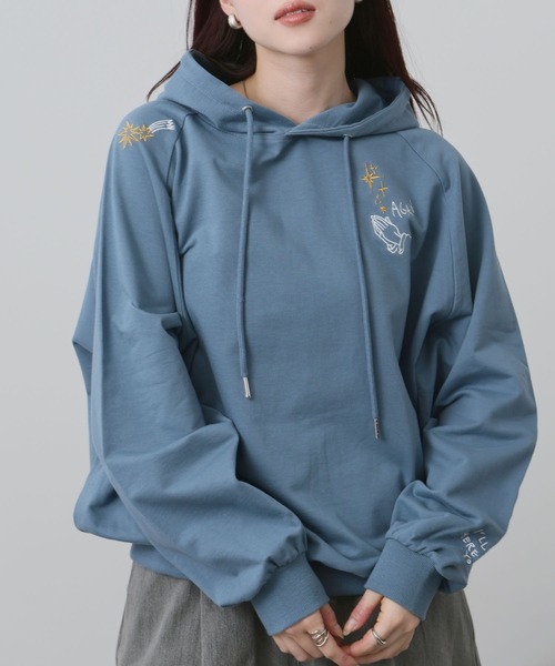 NAVY（ネイビー）の「【NAVY】飛び刺繍 コットン ミニ裏毛 ラグラン プルオーバーパーカー（パーカー・レディース・杢グレー/オフホワイト/グリーン系その他/オートミール・FREE）」の4枚目の写真