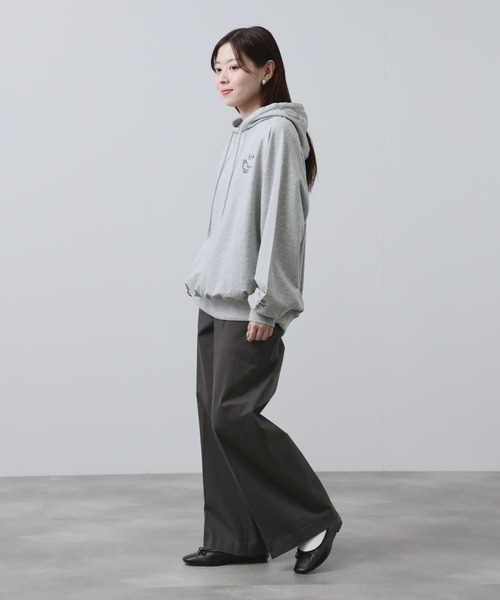 NAVY（ネイビー）の「【NAVY】飛び刺繍 コットン ミニ裏毛 ラグラン プルオーバーパーカー（パーカー・レディース・杢グレー/オフホワイト/グリーン系その他/オートミール・FREE）」の10枚目の写真