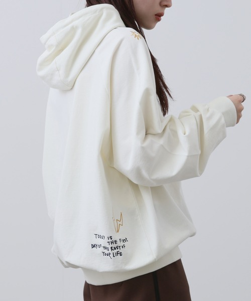 NAVY（ネイビー）の「【NAVY】飛び刺繍 コットン ミニ裏毛 ラグラン プルオーバーパーカー（パーカー・レディース・杢グレー/オフホワイト/グリーン系その他/オートミール・FREE）」の12枚目の写真