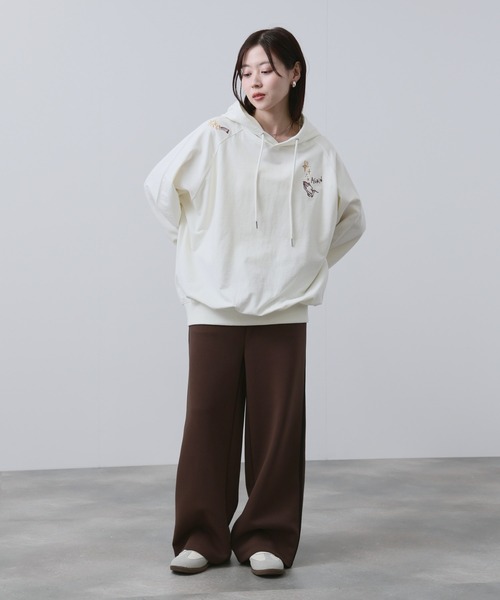 NAVY（ネイビー）の「【NAVY】飛び刺繍 コットン ミニ裏毛 ラグラン プルオーバーパーカー（パーカー・レディース・杢グレー/オフホワイト/グリーン系その他/オートミール・FREE）」の15枚目の写真