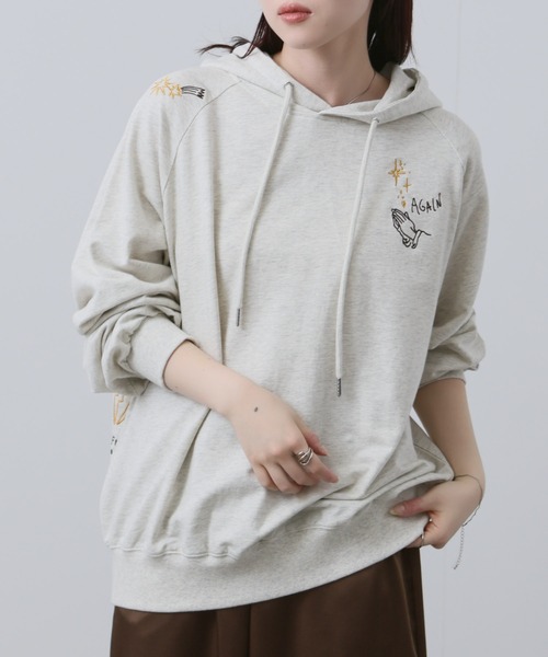 NAVY（ネイビー）の「【NAVY】飛び刺繍 コットン ミニ裏毛 ラグラン プルオーバーパーカー（パーカー・レディース・杢グレー/オフホワイト/グリーン系その他/オートミール・FREE）」の17枚目の写真