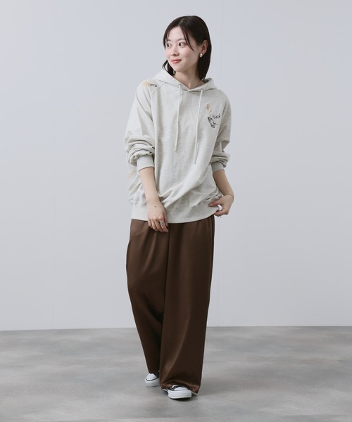 NAVY（ネイビー）の「【NAVY】飛び刺繍 コットン ミニ裏毛 ラグラン プルオーバーパーカー（パーカー・レディース・杢グレー/オフホワイト/グリーン系その他/オートミール・FREE）」の21枚目の写真