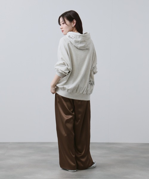 NAVY（ネイビー）の「【NAVY】飛び刺繍 コットン ミニ裏毛 ラグラン プルオーバーパーカー（パーカー・レディース・杢グレー/オフホワイト/グリーン系その他/オートミール・FREE）」の22枚目の写真