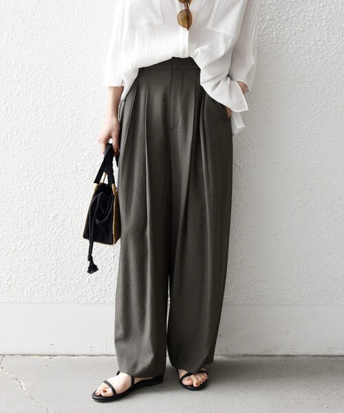 SHIPS any(シップス エニィ)の「SHIPS any:〈洗濯機可能〉リネンミックス 2タック テーパード パンツ(その他パンツ・レディース・クリーム/ダークオリーブ・38/36)」の1枚目の写真