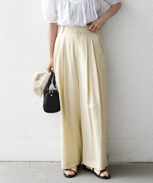 SHIPS any(シップス エニィ)の「SHIPS any:〈洗濯機可能〉リネンミックス 2タック テーパード パンツ(その他パンツ・レディース・クリーム/ダークオリーブ・38/36)」の2枚目の写真